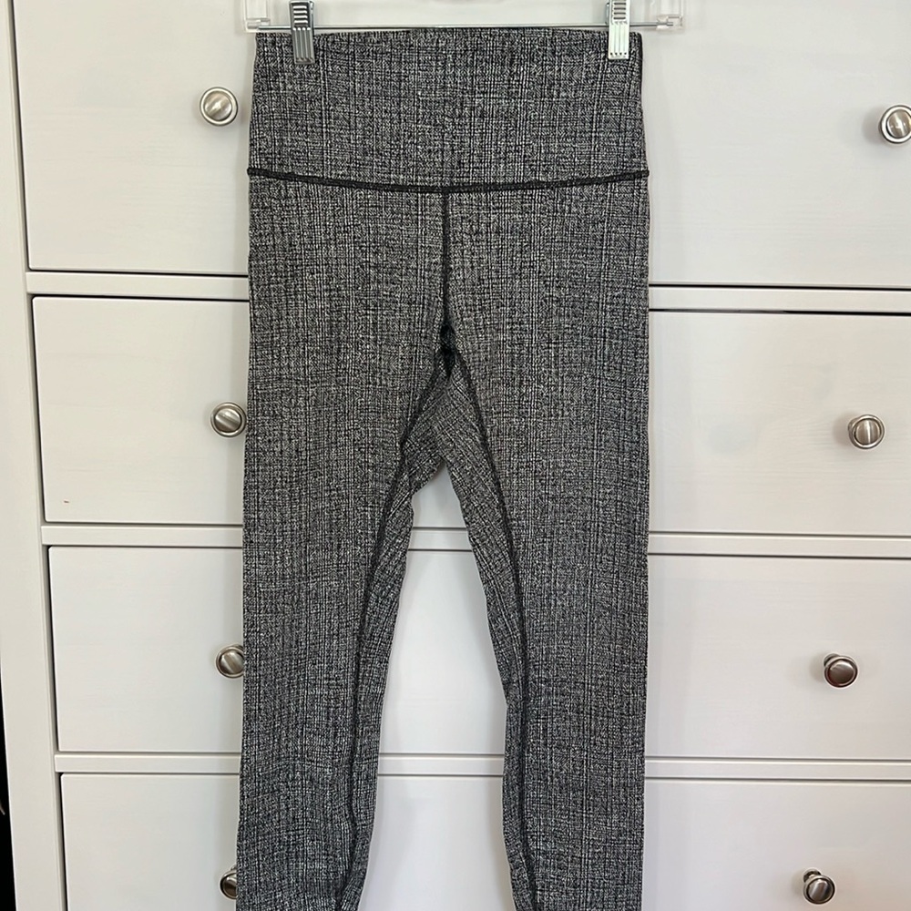 Lululemon Wunder Under 7/8 length Leggings size 6